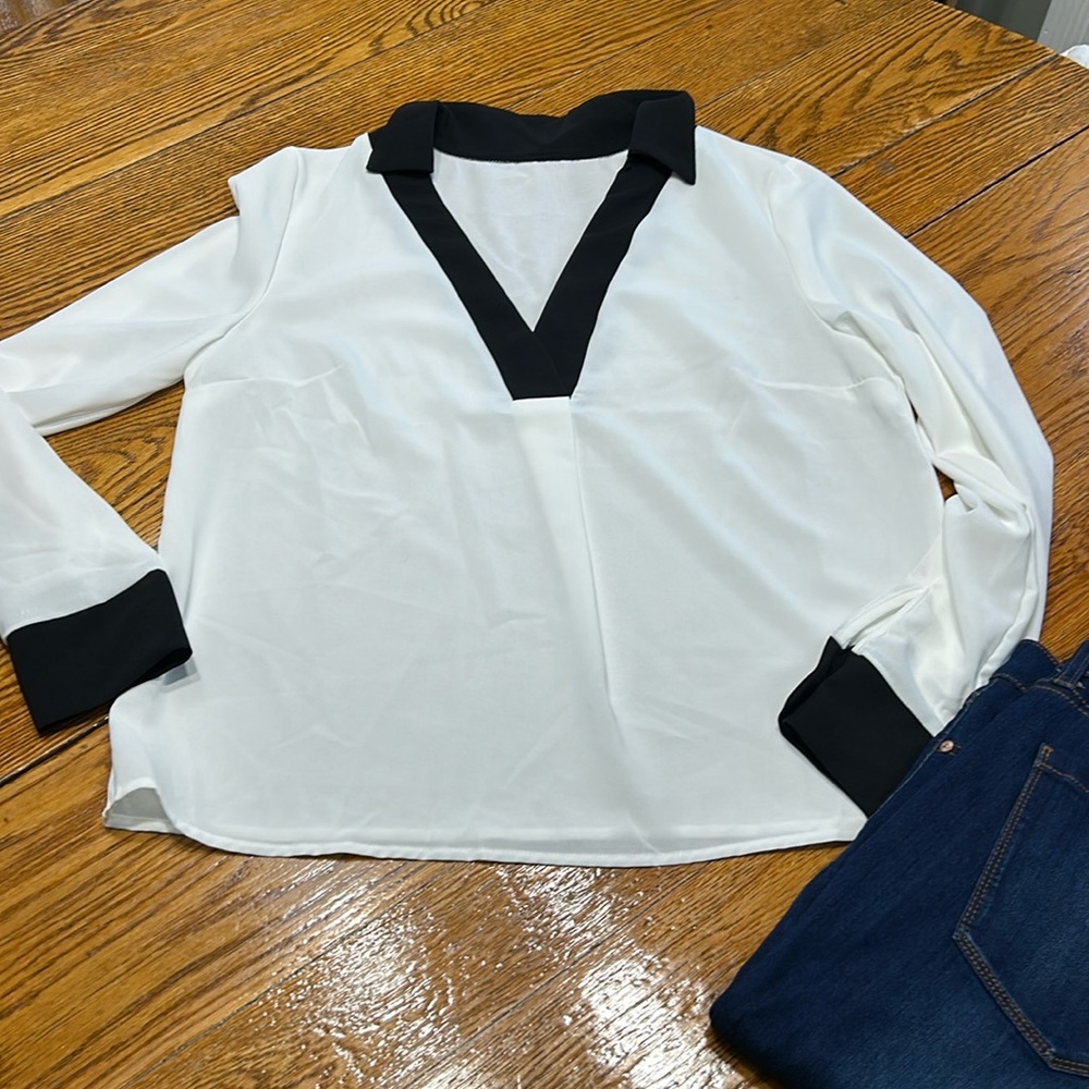 SHEIN Frenchy white polyester blouse with black details. Size Large.New with tag